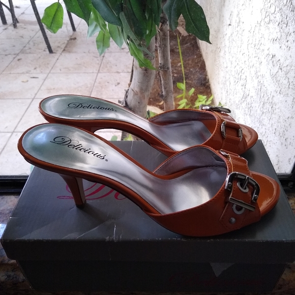 Delicious Shoes - Picture 2 of 3